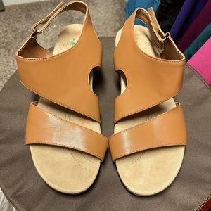 Bare Traps wedge sandal